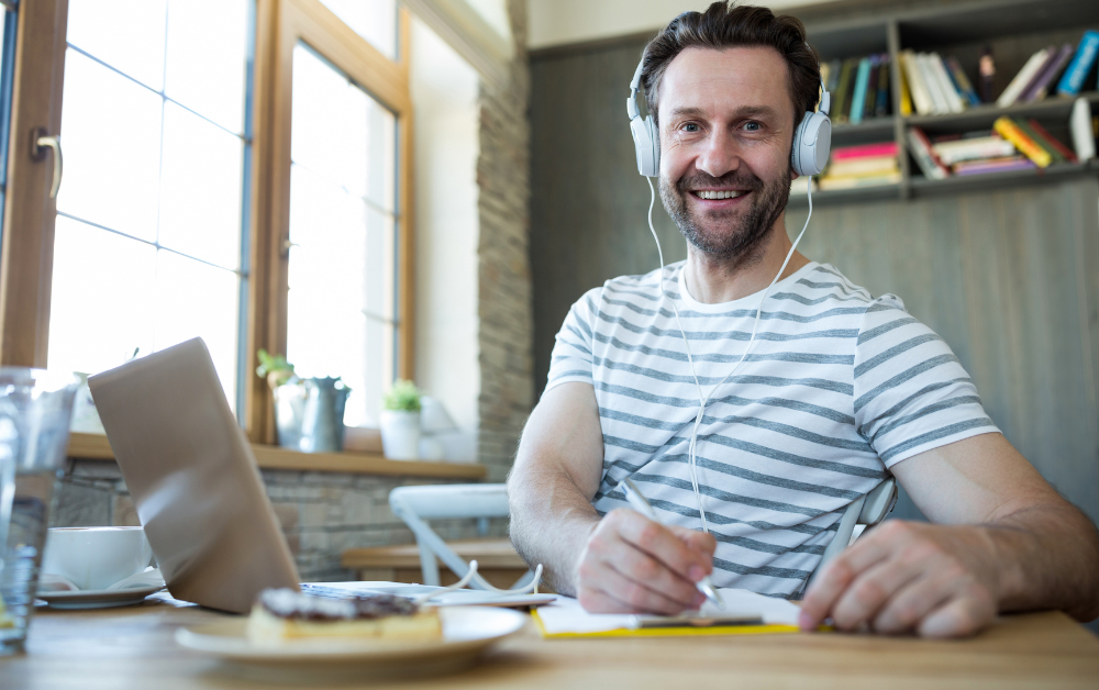 Profesional trabajando en una empresa donde se habla inglés